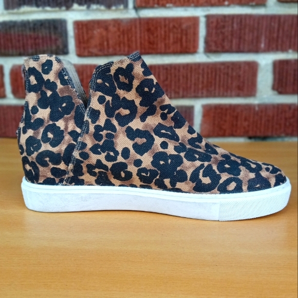 NWT Steve Madden 'Claud' Hidden Wedge Sneakers in Leopard Print Canvas - Picture 3 of 6